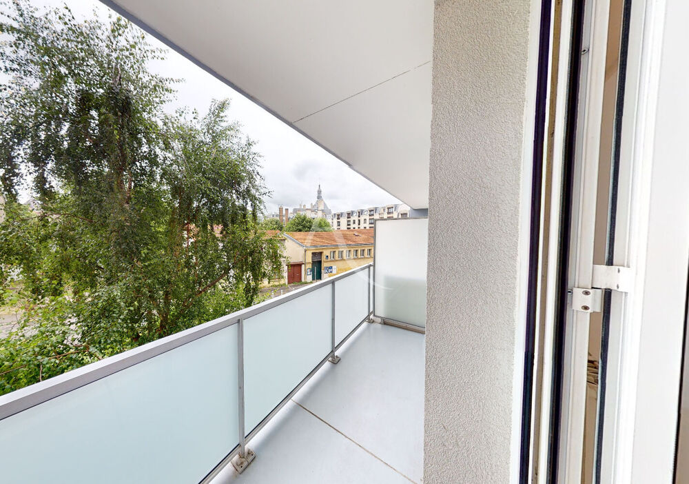 Location Appartement Studio vide et lumineux 29,71m² Kremlin Bicêtre ligne 7 et 14 du métro Le kremlin bicetre
