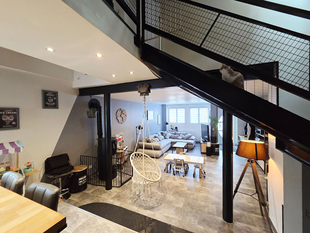Vente Maison Maison de bourg rénovée avec charme et style industriel à Coulans-sur-Gée Coulans sur gee