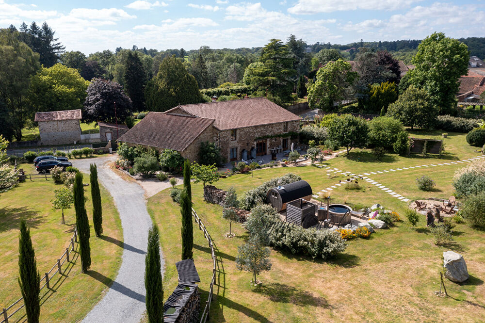 HAUTE VIENNE - Grange d'exception rénovée et parc privé à proximité de Bellac
