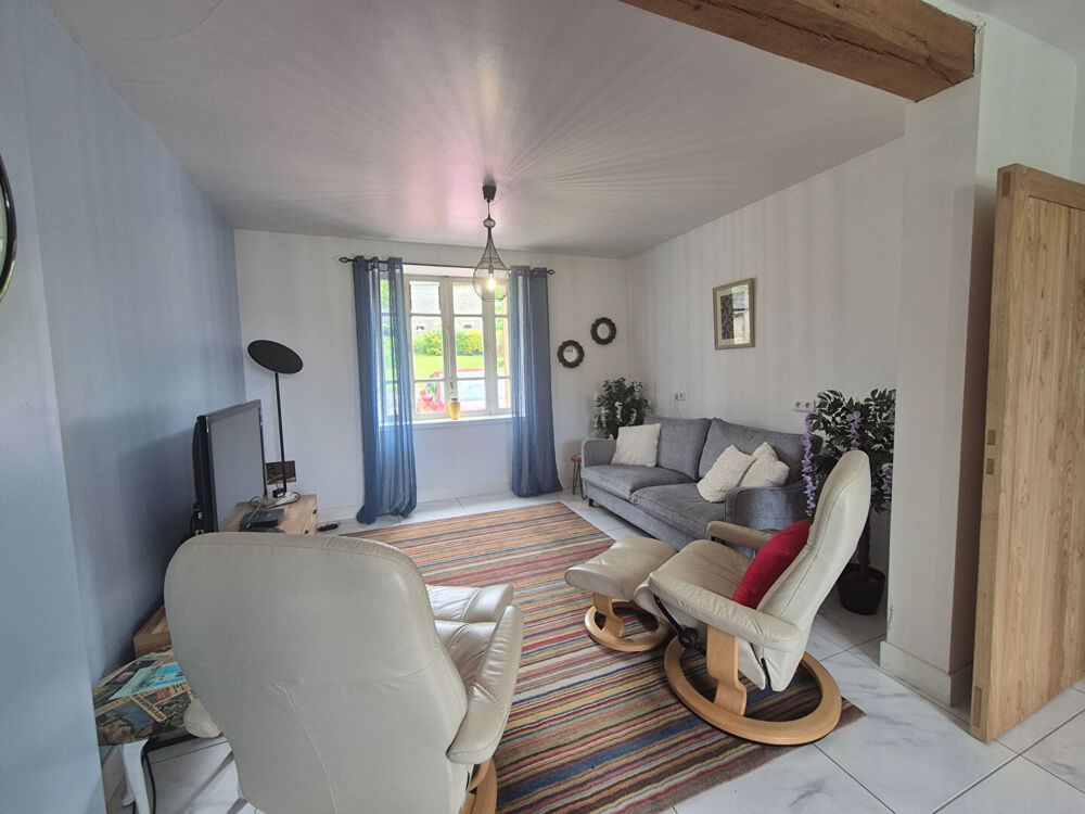 Vente Maison CORRÈZE. Proche d'EYMOUTIERS. Charmante maison en pierre de 3 chambres avec garage, jacuzzi et terrain de 510 m². Magnifique vue Lacelle