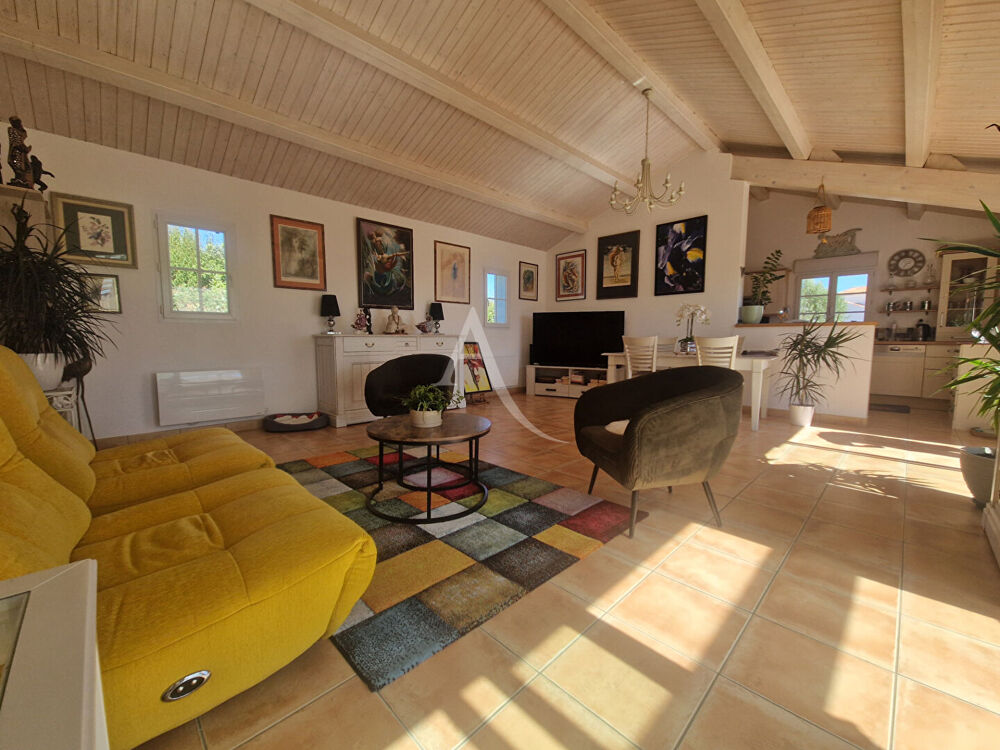 Maison BREM SUR MER à eux pas des commerces