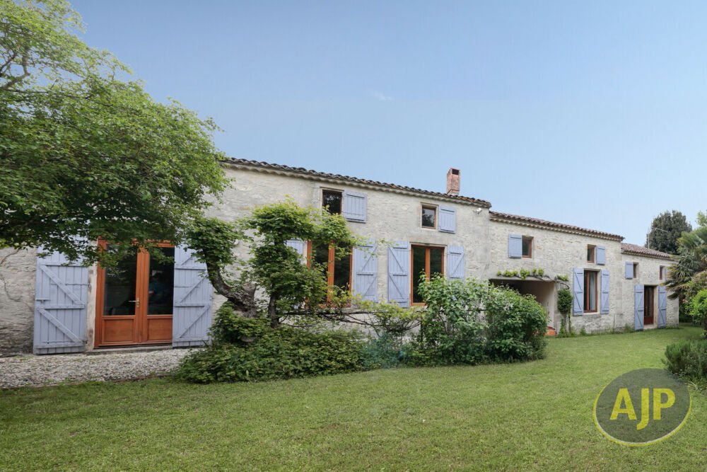 Longère de 160m2 de surface habitable sur 1240m2 de terrain !