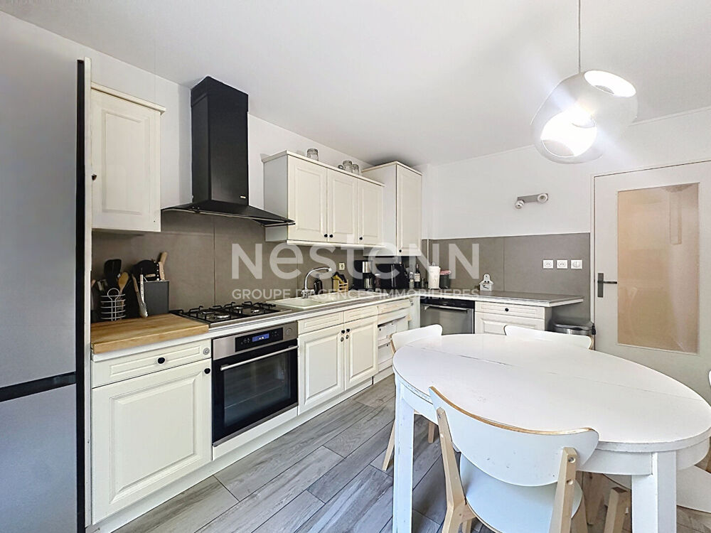 Appartement rez de jardin 4 pièces 3 chambres avec 2 terrasses et une cave - 69008 LYON