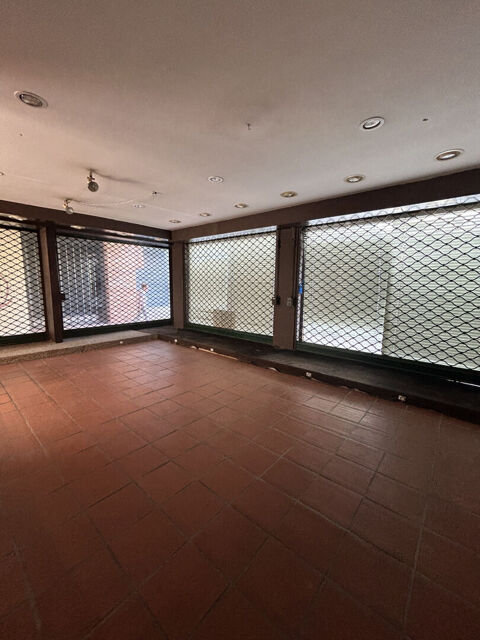 Local commercial  2 pi&egrave;ce(s) 78 m2 700 81200 Mazamet