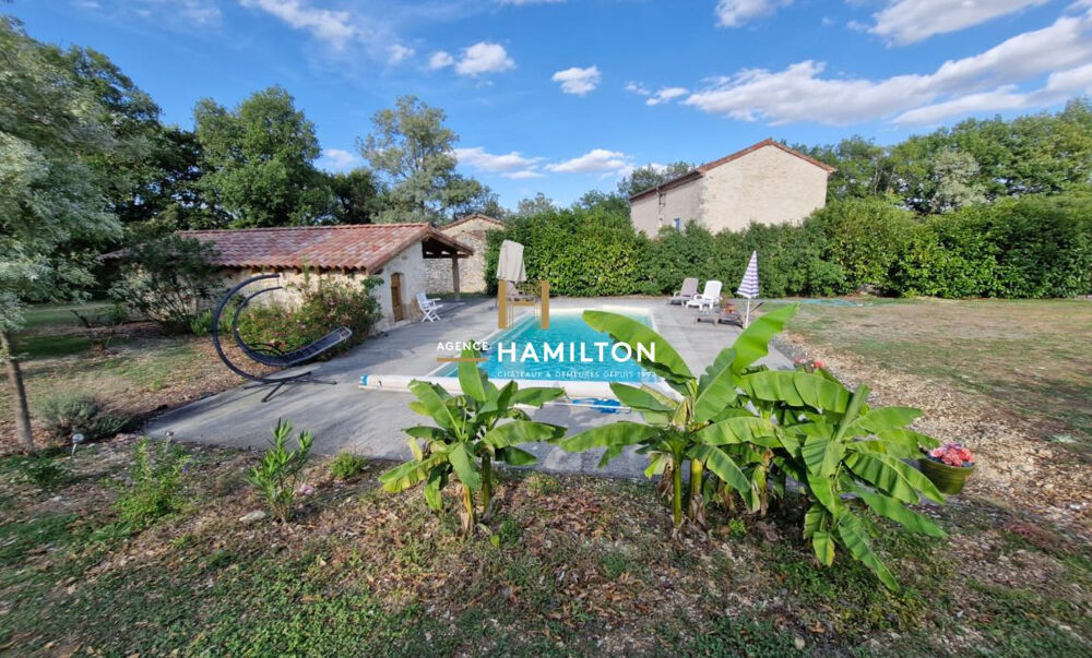 SUPERBE MAISON EN PIERRE RÉNOVÉE, AVEC BOIS ET TERRAINS ATTENANTS