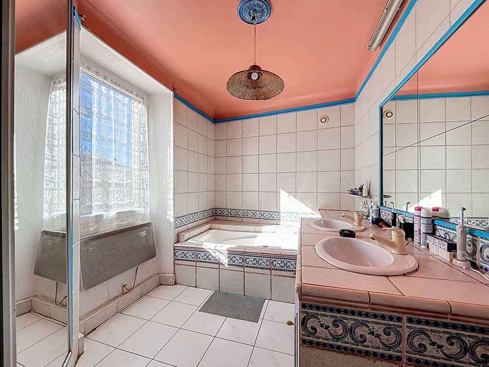 Maison de rue sur 2 étages avec 2472 m² de terrain