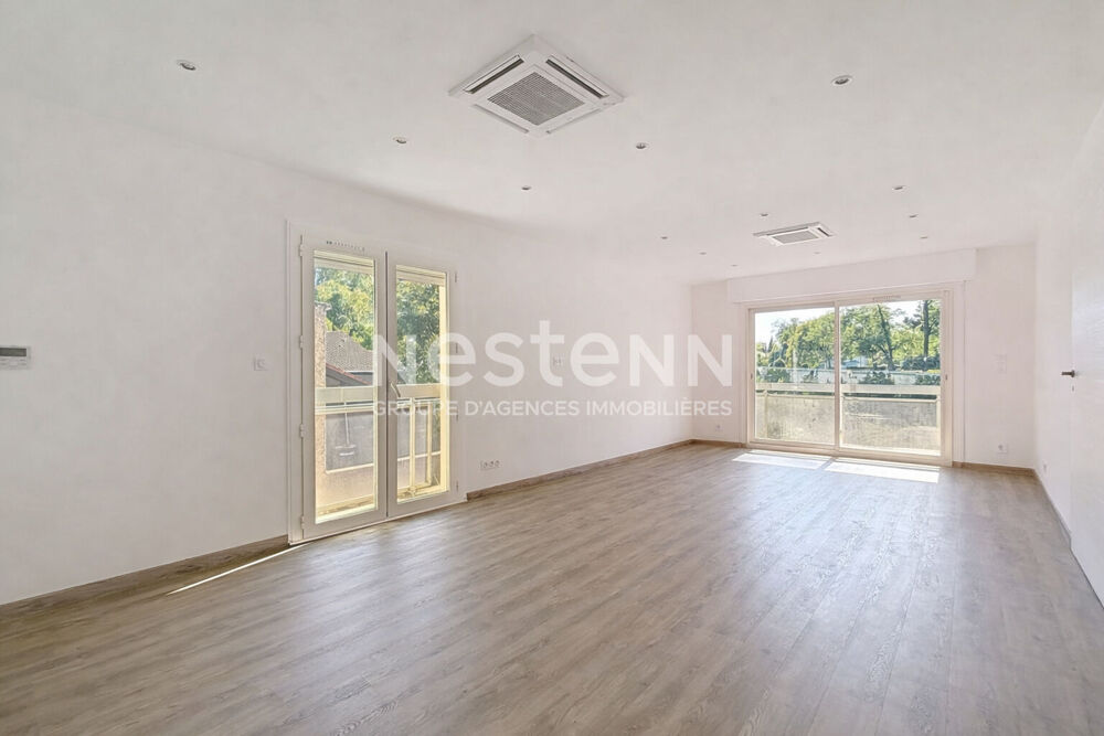 Vente Maison Grande maison 8 pièces 6 chambres avec séjour cathédrale, jardin et garage - 69500 BRON Bron