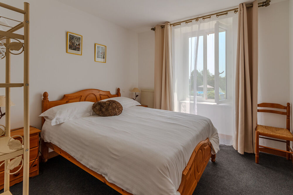 Vente Maison La Manche : Maison et deux gîtes dans un cadre champêtre paisible. Ducey les cheris