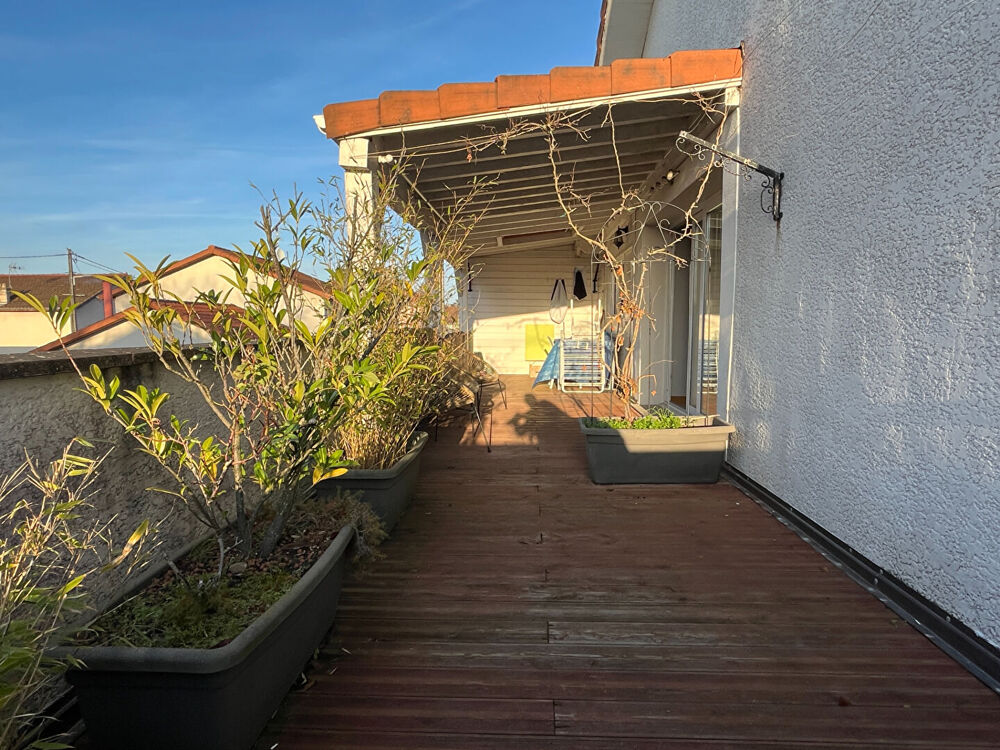 Bourg appart 4 chambres+ bureau avec terrasse