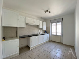  Appartement à louer 4 pièces 78 m²