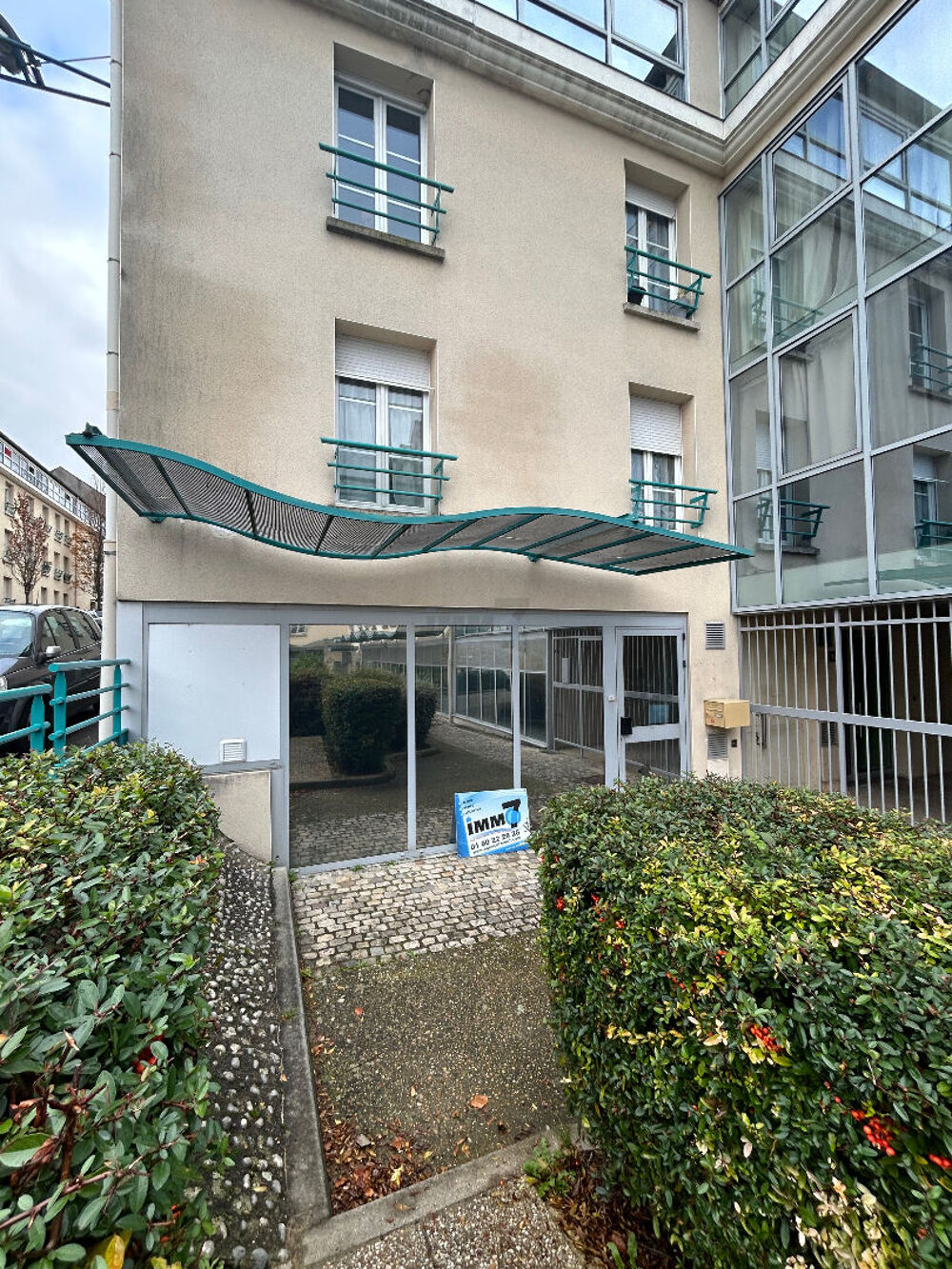   Lizy sur Ourcq - Hyper centre- Ensemble de bureaux 