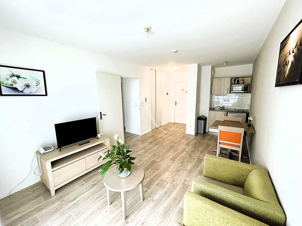 Bel appartement 2 pièces, terrasse parking dans résidence sénioriale au Mas Vermeil