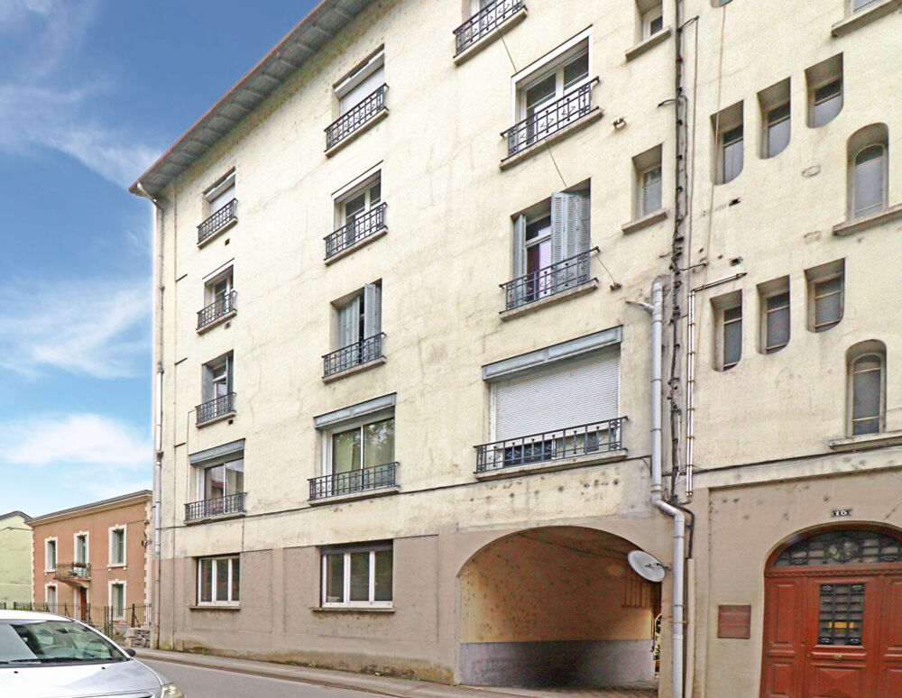 CORREZE. TULLE. Appartement de 2 chambres au rez-de-chaussée avec parking.