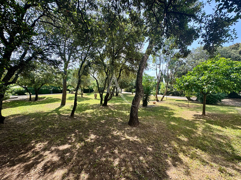 Vente Maison Maison Nimes 8 pièce(s) 246.39 m2 Nimes