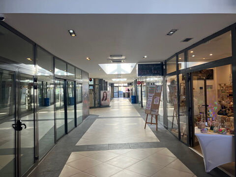   Local commercial Frejus 60 m2 