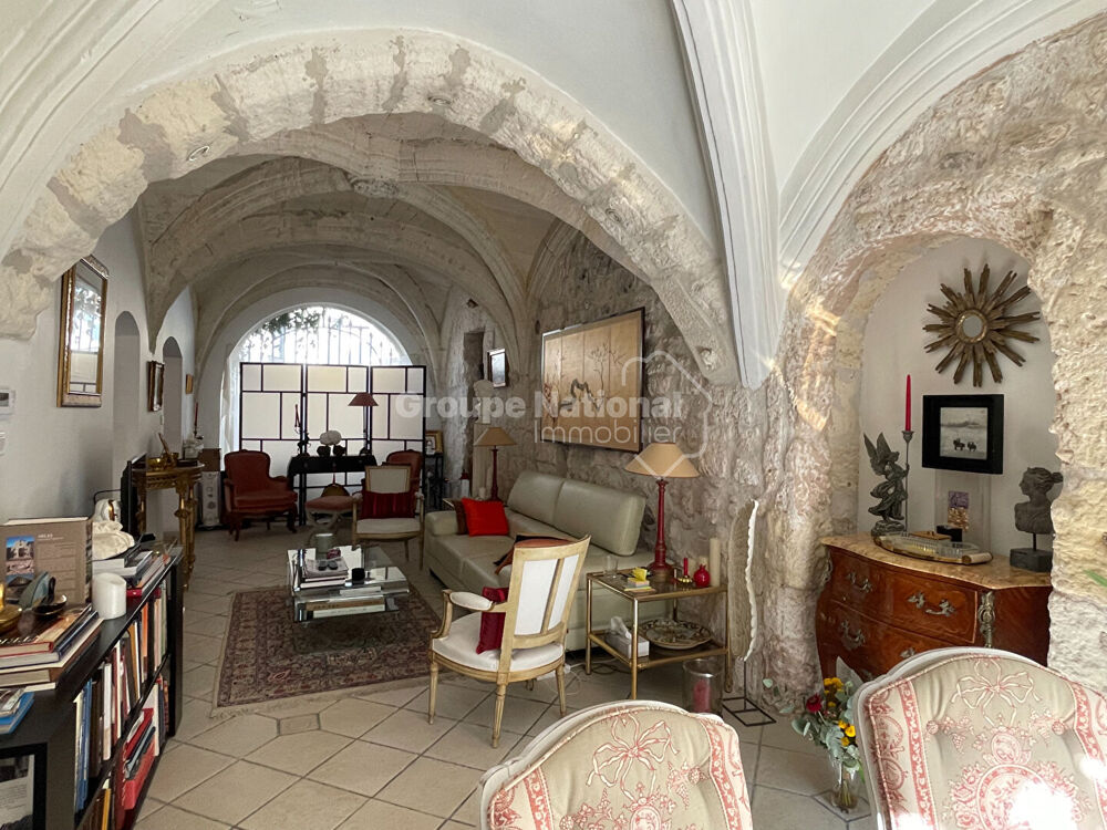 Maison de ville à Tarascon 6 pièces 160 m² avec cour et garage.
