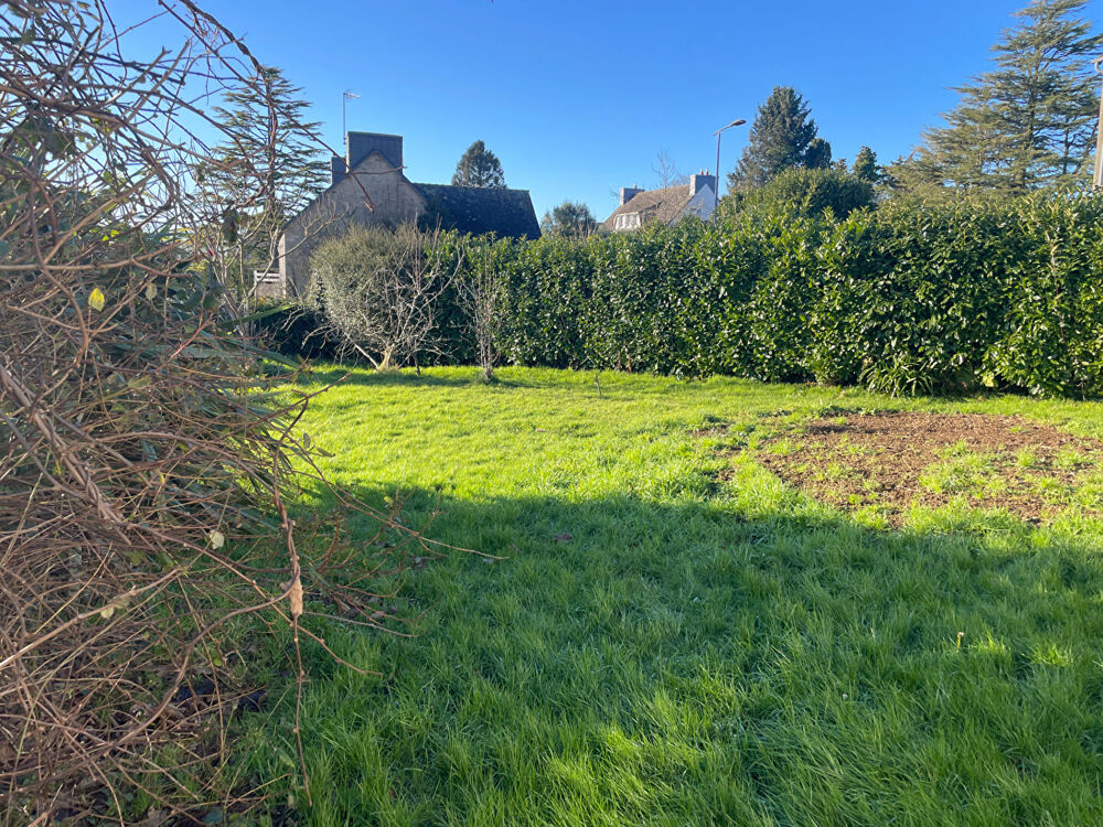 FINISTÈRE: Proche Huelgoat. Charmante maison de village de 2 chambres et 2 sdb avec potentiel d'extension.
