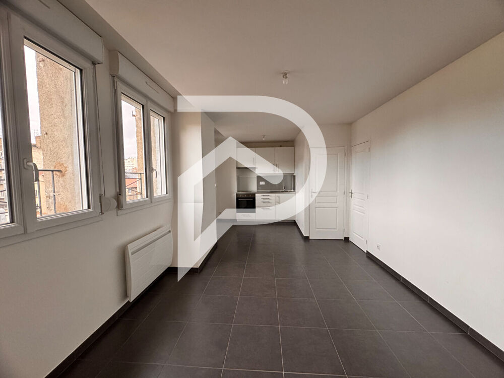 A LOUER - REIMS HYPER CENTRE-VILLE - RUE DE THILLOIS - STUDIO