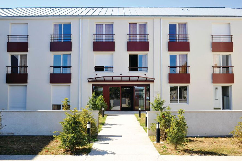 STUDIO MEUBLÉ ET PARKING SAINT-HERBLAIN