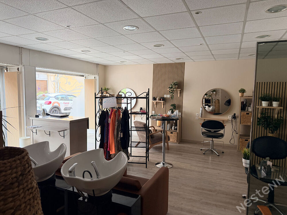   Local commercial à vendre au centre de Fontaines - Opportunité d'investissement Fontaines