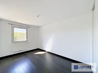  Appartement à louer 3 pièces 79 m²