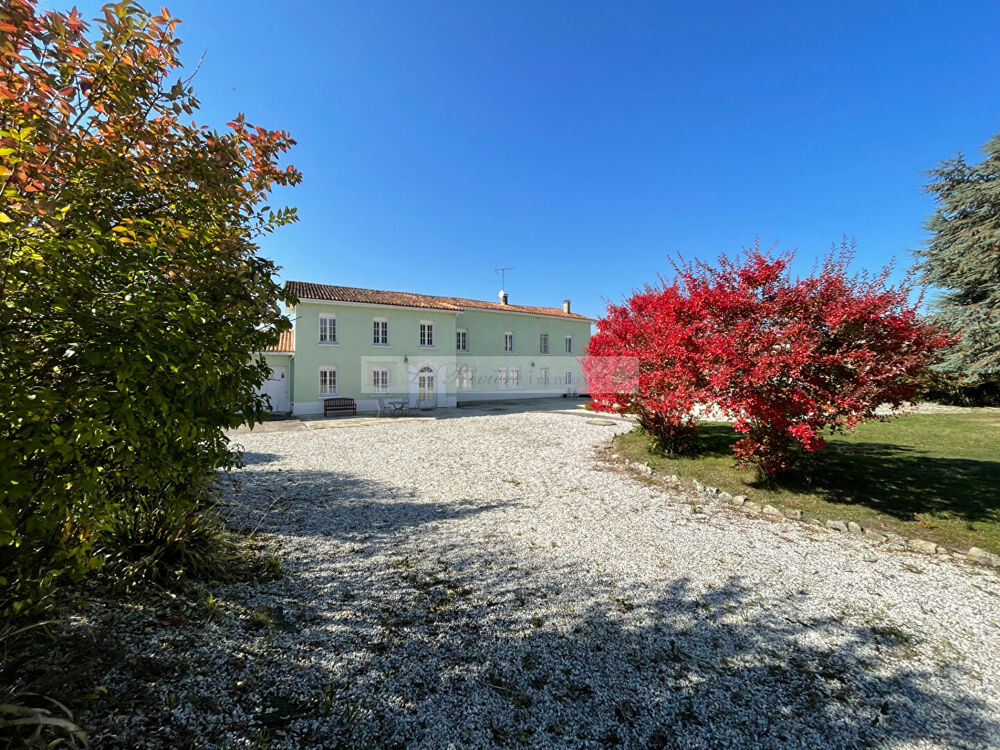 Maison Rouillac 12 Kms 302 m2