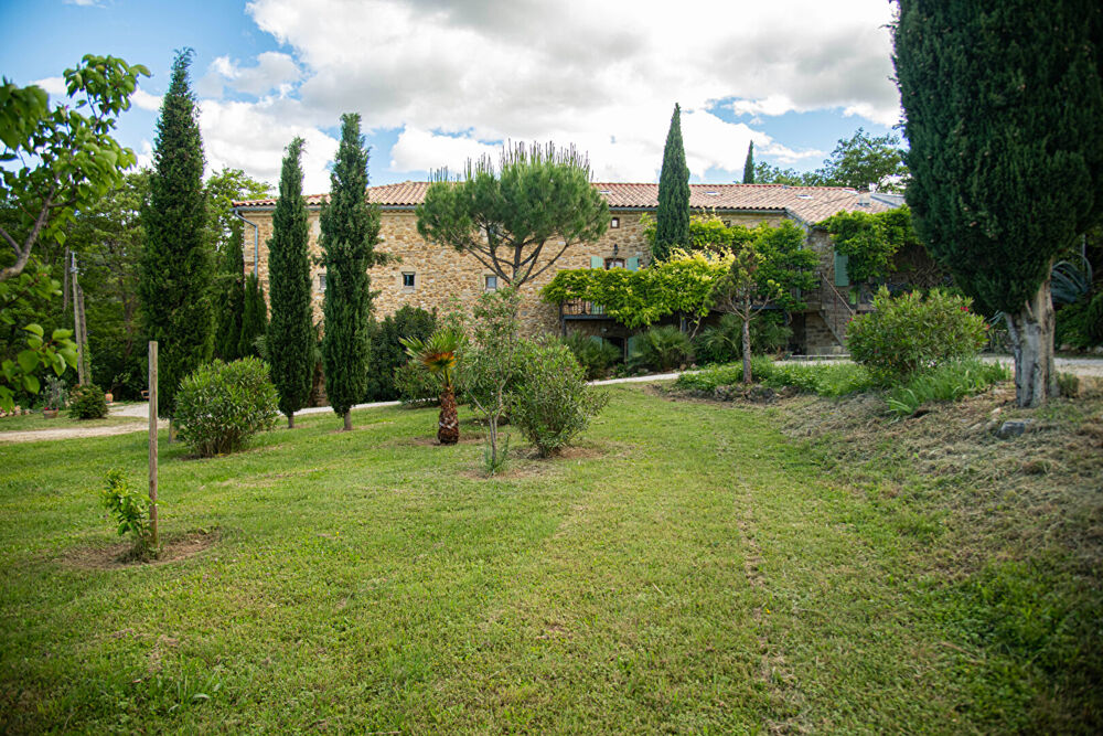 Domaine provençal dans la vallée de Cèze