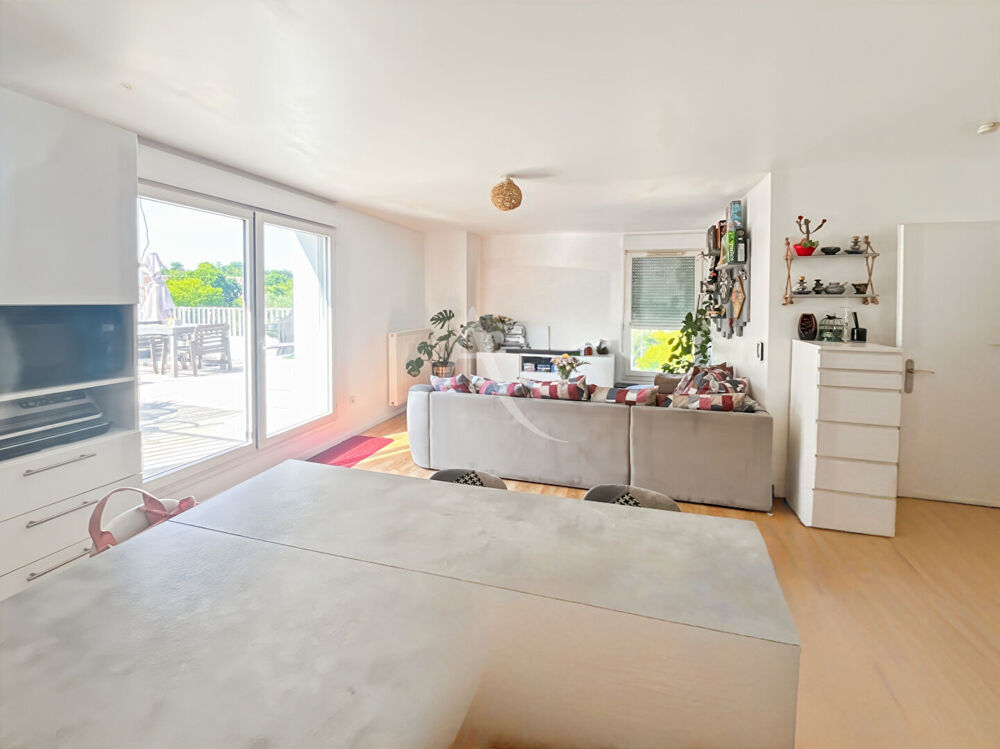 Vente Appartement Appartement Cergy 3 pi�ce(s) 63 m2 R�sidence r�cente  au dernier �tage avec terrasse! Cergy