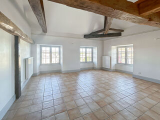  Appartement à louer 4 pièces 107 m²