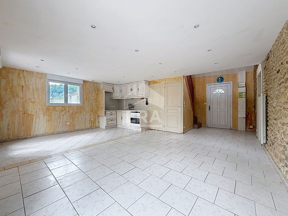 À vendre Maison avec cour, terrasse et annexes