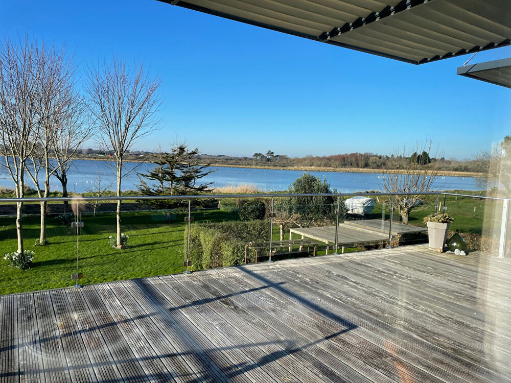 Ile-Tudy, une contemporaine d'exception de 210 m² avec une vue sur l'étang de Kermor, la plage à pied !