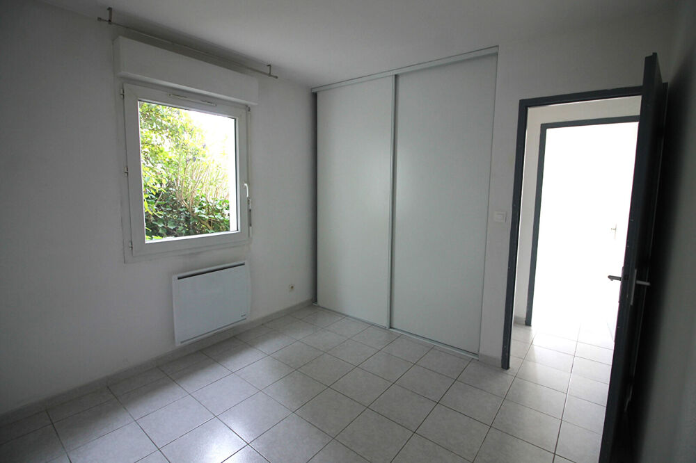 Vente Appartement NIMES GOLF VAQUEROLLES EXCLUSIVITE Joli P3 avec terrasse 8,40m² et parking en RDC dans résidence. Nimes