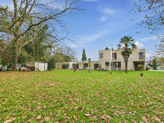 Maison - 12 pièce(s) - 252 m²