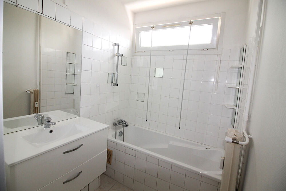 NIMES Proche centre ville Appartement P4 avec ascenseur et cave. Copropriété entièrement refaite