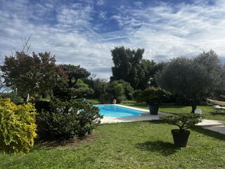 Vente Villa Charmante Maison en Pierre avec Piscine, Vues Panoramiques et Jardin Paisible Condom