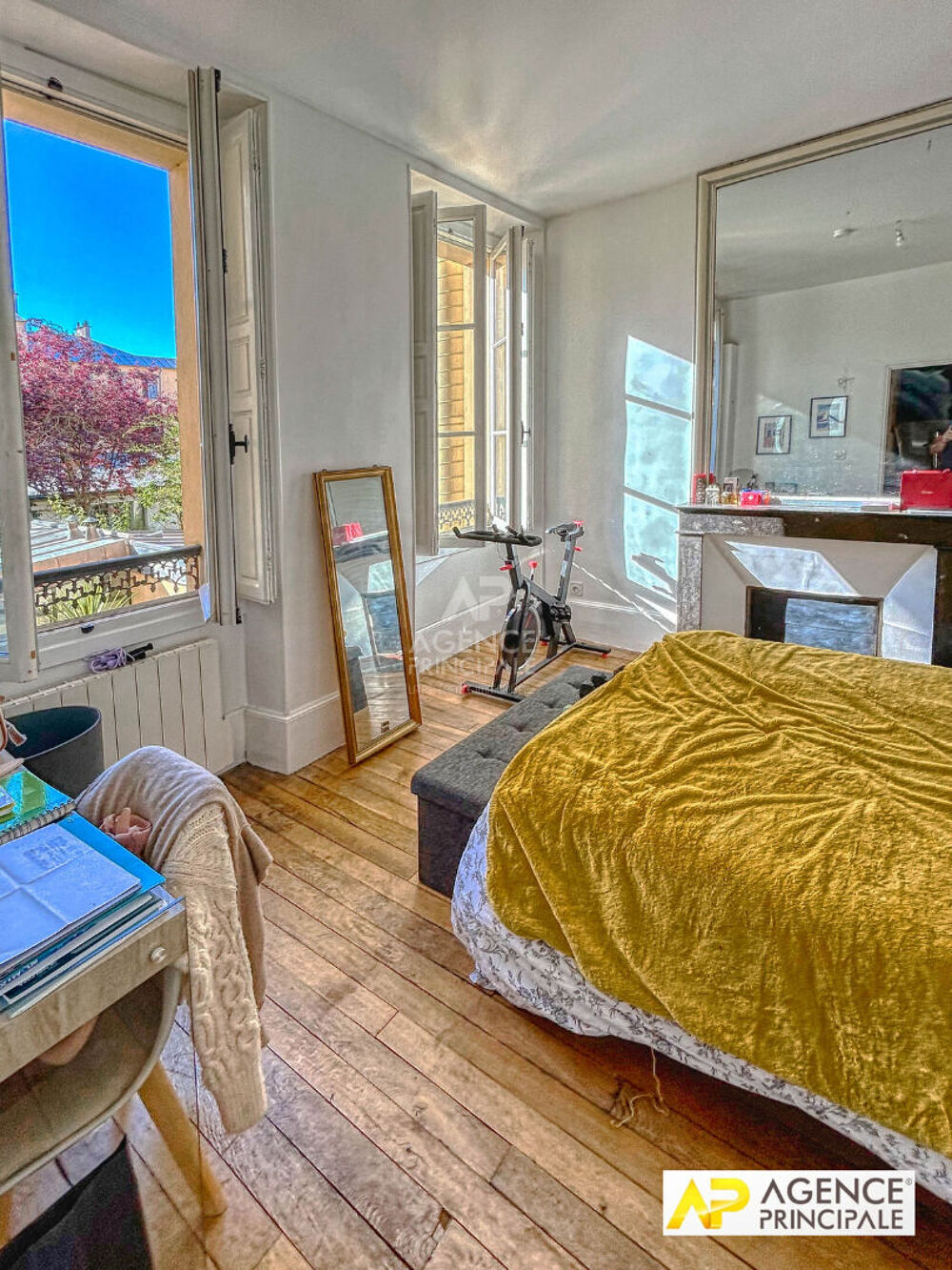 Vente Appartement Versailles Saint-Louis Appartement  3 pièces 70 m² situé au 1er étage avec cave Versailles