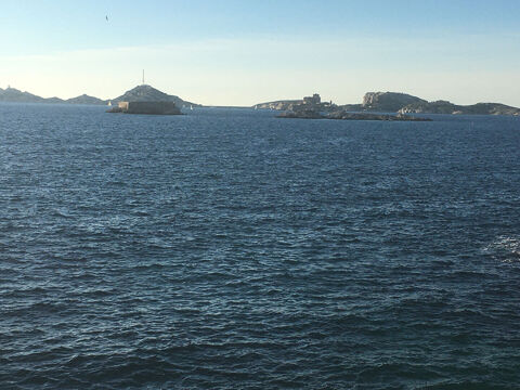 RESTAURANT SAISONNIER AU BORD DE L'EAU Emplacement Magique 13008 340000 13008 Marseille