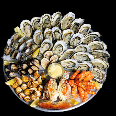 Restaurant de fruits de mer, au charmes Proven&ccedil;al, dans une station baln&eacute;aire. 99000 83270 Saint cyr sur mer