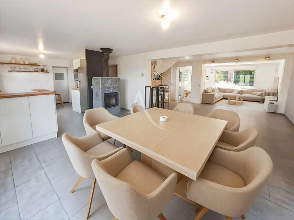 Maison individuelle de 136 m² , 4 /5 chambres , Bureau , Grand garage , Proche RER C