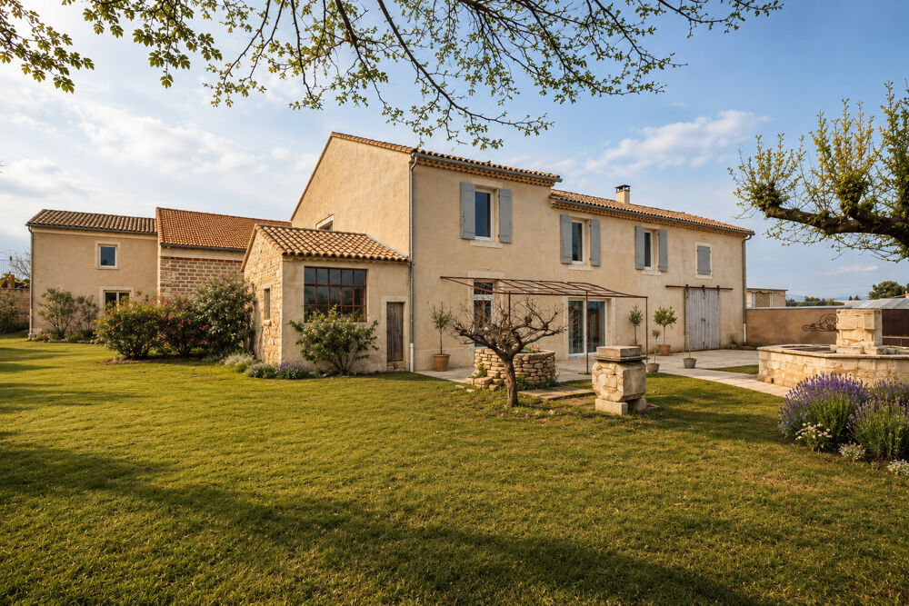 Mas en pierre avec salle de réception 240 m² . Gîtes .Mariages . Entre Uzès et Orange