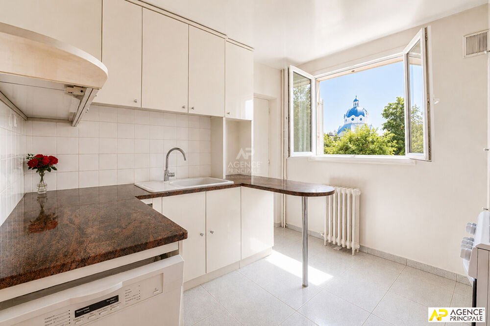 Vente Appartement Versailles Rive-Droite Appartement 5 pièces 121 m² carrez situé au 2ème étage avec ascenseur et cave Versailles