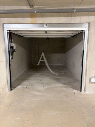 Location Parking/Garage Garage sécurisé avec porte automatisée et électricité Bourg en bresse