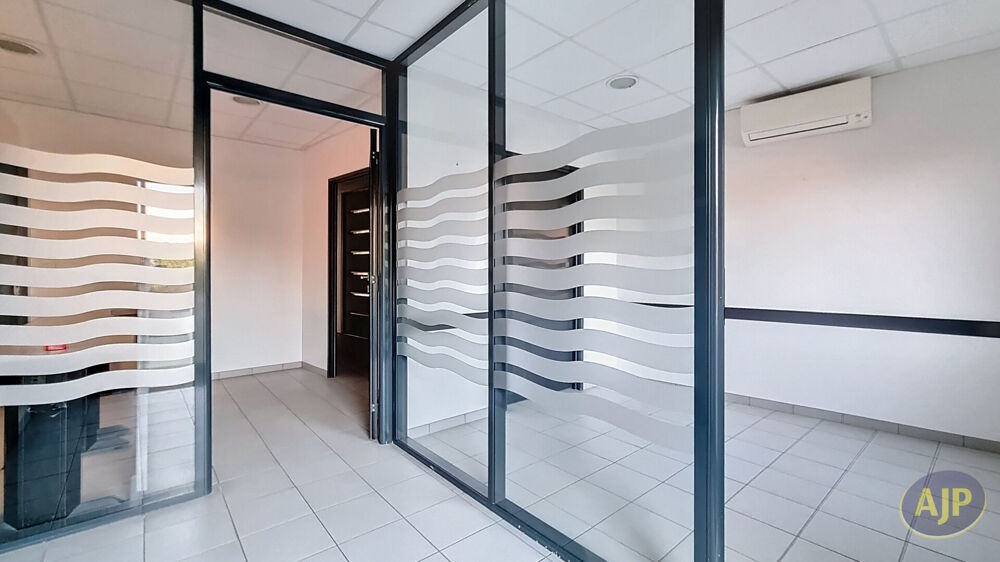   Local professionnel 100 m²  + parking privé emplacement exceptionnel. Libourne
