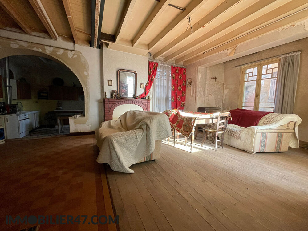 MAISON DE VILLAGE AVEC COUR ET GARAGE