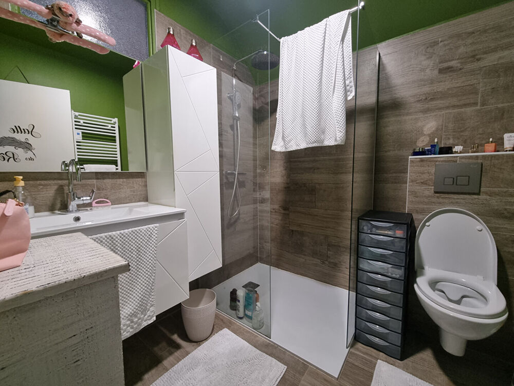 Vente Immeuble Immeuble comprenant un local d'activit� et un appartement refait � neuf Peillac