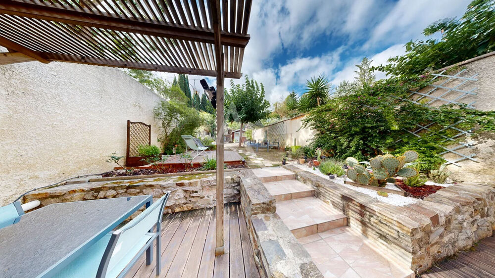 Vente Maison Une maison authentique au coeur du village, rénovée avec jardin, 4 chambres, garage Nevian
