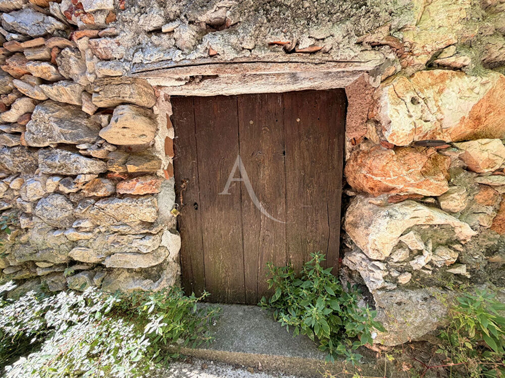 REMISE A RENOVER SUR DEUX NIVEAUX AVEC CAVE VINON SUR VERDON