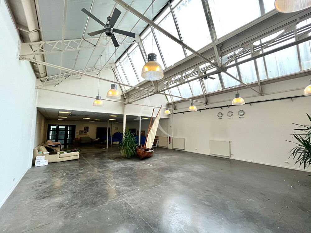   À VENDRE LOCAUX PROFESSIONNELS + BUREAU AU COEUR DE CROIX - 1046 M2 