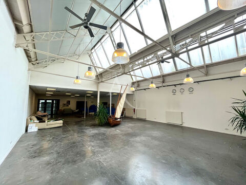 &Agrave; VENDRE LOCAUX PROFESSIONNELS + BUREAU AU COEUR DE CROIX - 1046 M2 949900 59170 Croix