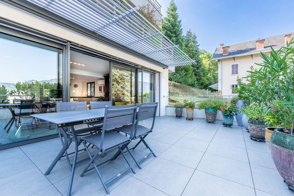 Appartement T3 avec grande terrasse et vue dégagée à Aix-les-Bains
